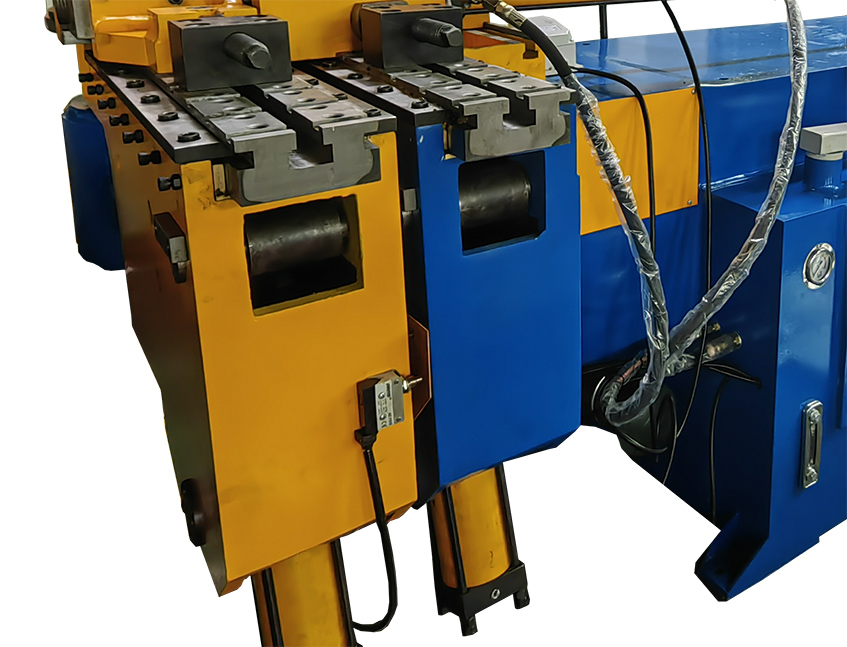 pipe bending machine